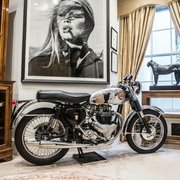 reach_anupam's tweet photo. The @bsamotorcycles_ #RocketGoldStar 1962 was a class apart. Some brilliant engineering  behind this beauty. Eddie Dow wanted to bridge the gap between the end of #BSAGoldStar production &amp; the new unitary construction sports models, and man does it show!​
Via: deadvikingbsa (IG) https://t.co/3UceIKpoFd