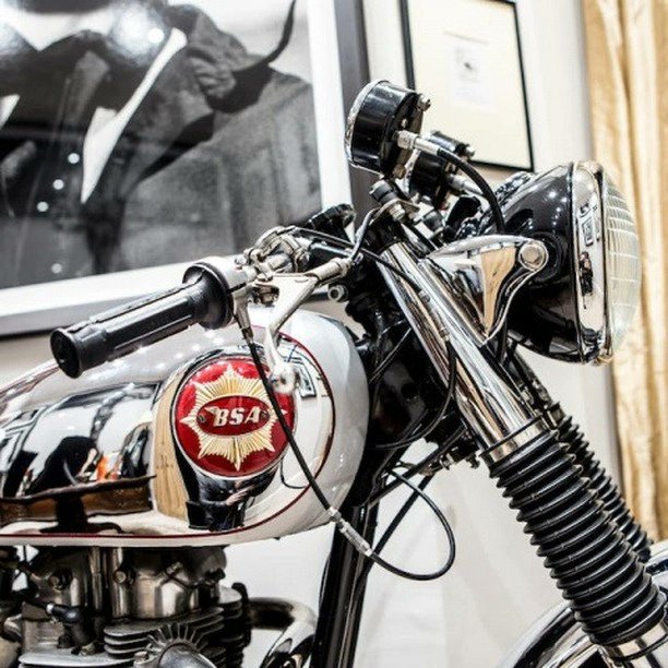 reach_anupam's tweet photo. The @bsamotorcycles_ #RocketGoldStar 1962 was a class apart. Some brilliant engineering  behind this beauty. Eddie Dow wanted to bridge the gap between the end of #BSAGoldStar production &amp; the new unitary construction sports models, and man does it show!​
Via: deadvikingbsa (IG) https://t.co/3UceIKpoFd