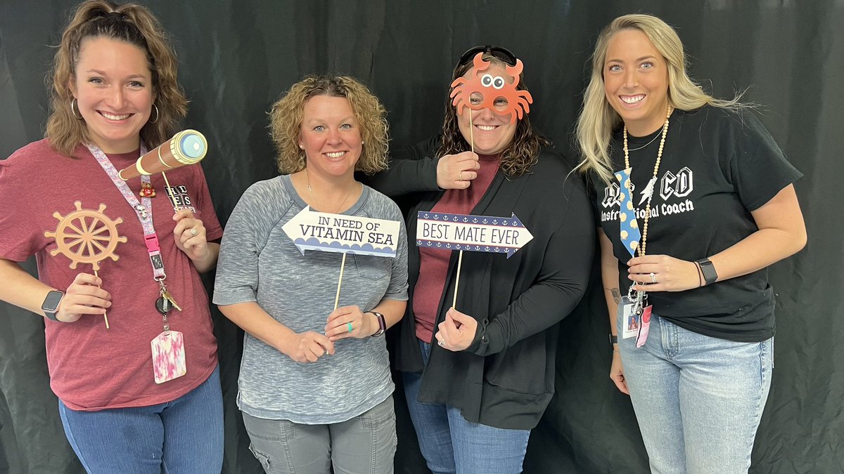 HighcroftDrive's tweet photo. Our Canvas Crew is ready for a day full of learning! #canvascrew #wonderwake @WCPSS https://t.co/6aKFHyYSF0