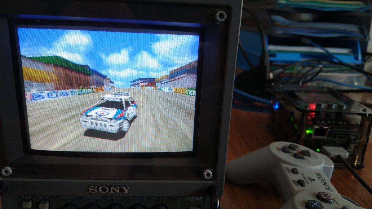 Fpga_Alex's tweet photo. Un petit #pvm6041qm couplé au #MiSTerFPGA , c'est tout mignon 
#crt #RETROGAMING https://t.co/KxvEs4avfY