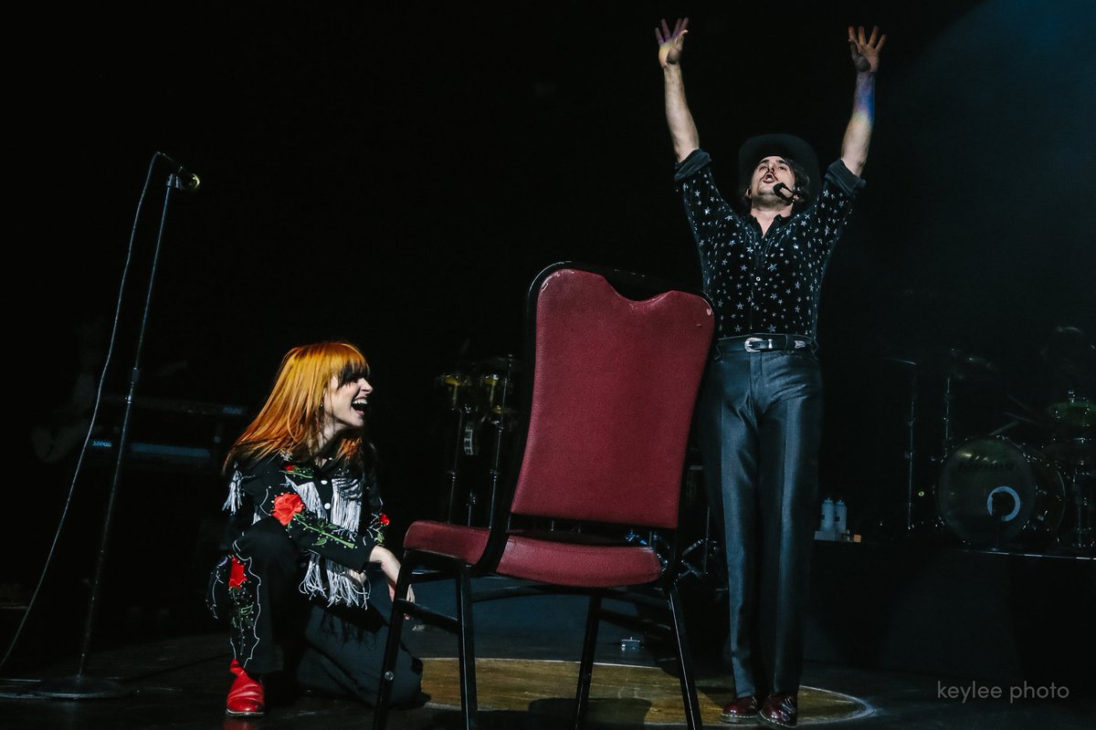 rosecoloredkayy's tweet photo. THIS IS WHY: @paramore at their album release show at the grand ole opry in nashville 02.06 ⚡️🤠 #paramore #albumrelease https://t.co/3aqrm0sLZb