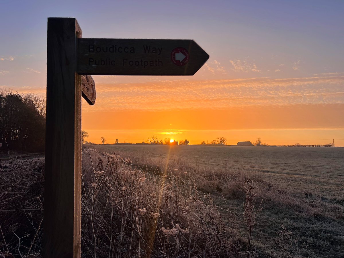 fundraiserhels's tweet photo. Today’s #sunrise in #SouthNorfolk 💙. #Sunrise #sunrisephoto #sunrisephotography #landscapephotography #landscape #landscapelovers #photographylovers #sunriselovers #Norfolk #lovenorfolk #sun #boudiccaway #photo #goldenhour https://t.co/VP5TaPp3D5