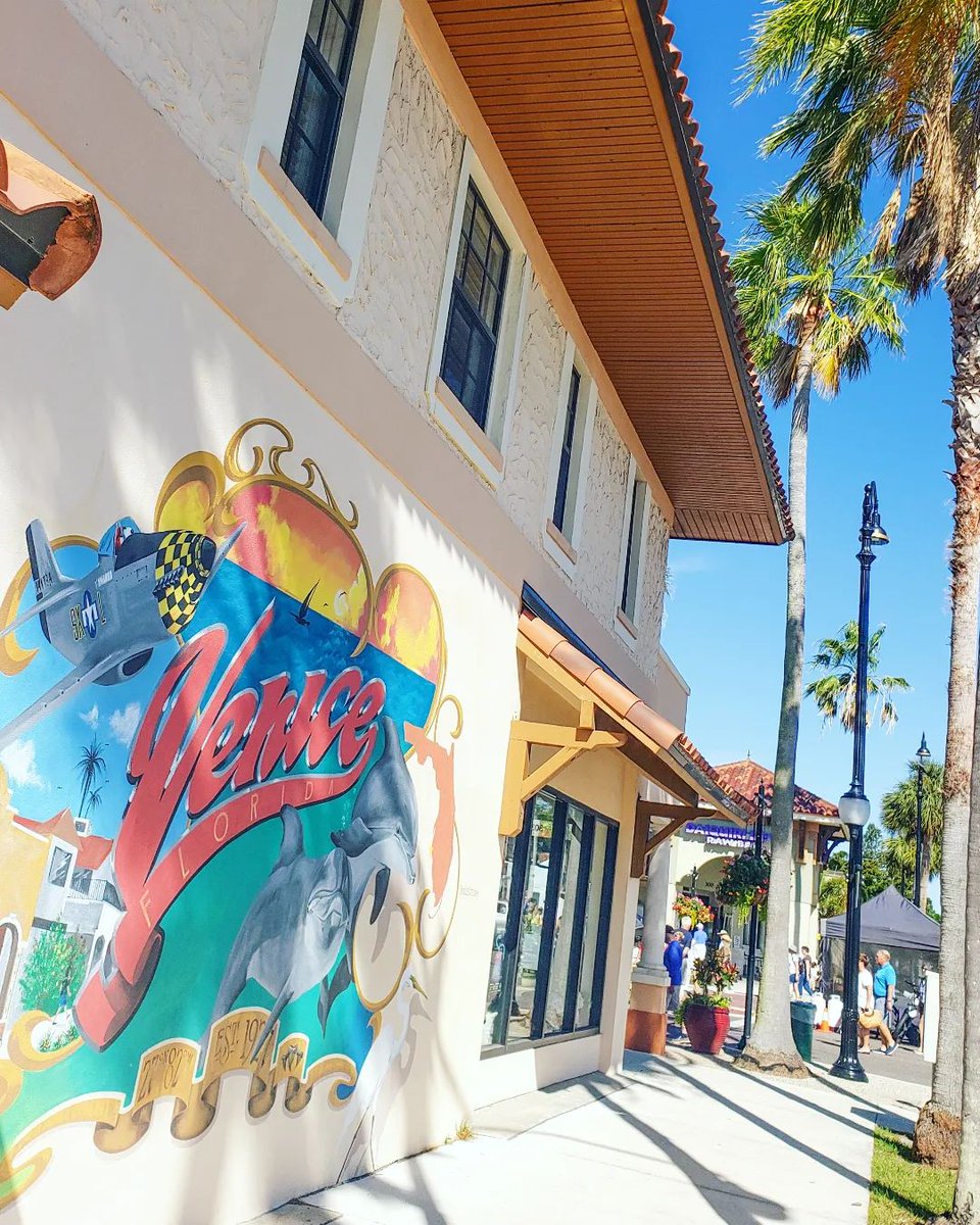 Bright, sunny and colorful views around downtown Venice ☀️🌴❤️ #visitvenicefl

📷 @sunshine.by.design
📌 Venice MainStreet, Inc.