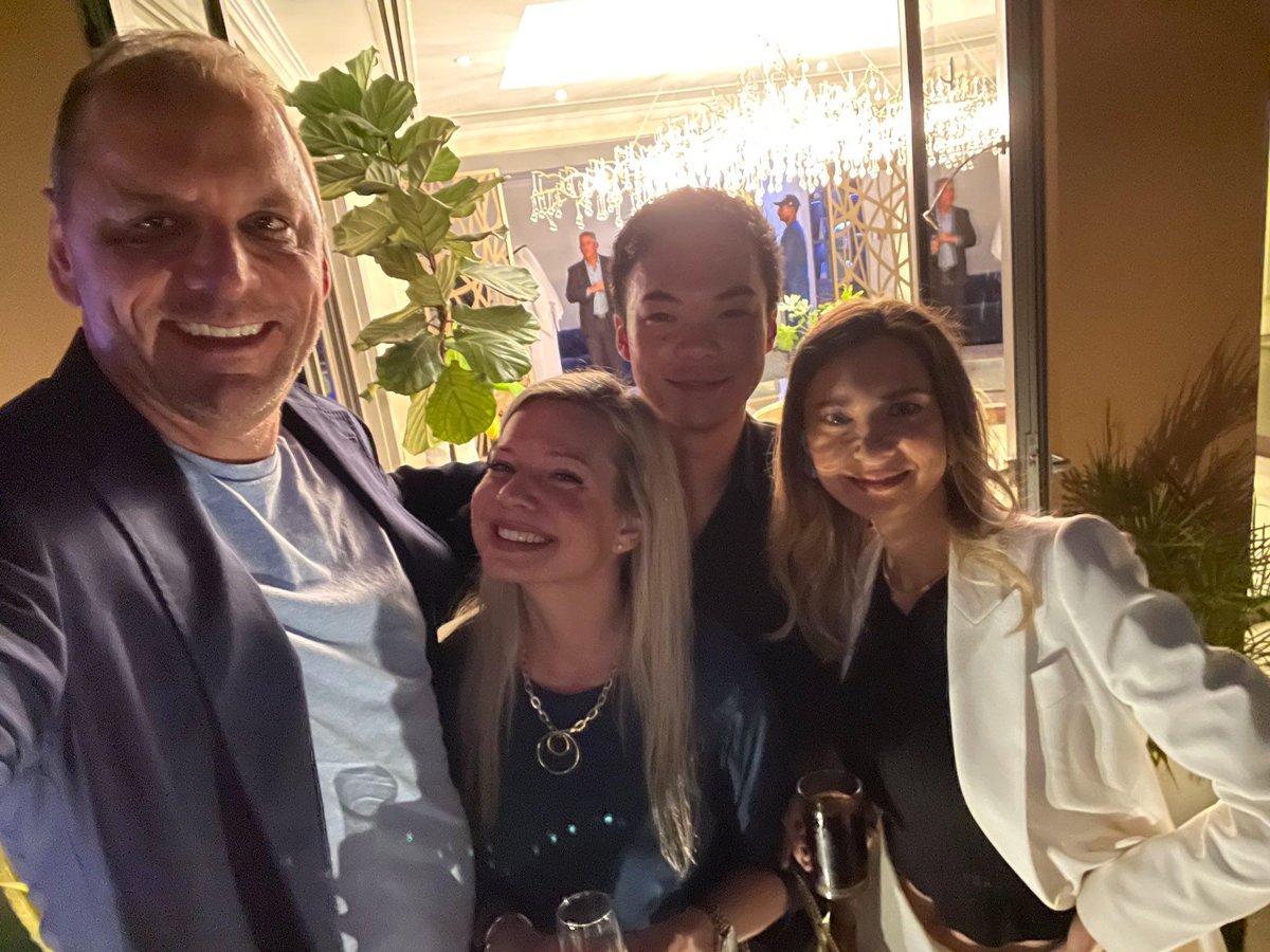 Hut 8 and US Bitcoin are merging! I was with both CEOs the other night -  @JaimeLeverton (@Hut8Mining) and Michael Ho (https://t.co/w6g4NWTbfG) and  neither of even hinted it to me. Congratulations! Also: