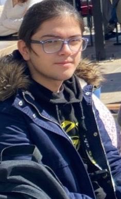 Saniyede çalan telefonlardan , koordinasyon merkezine saniyede bir gelen ihtiyaç sahiplerinden ve bulunduğum yerdeki kargaşadan dolayı Berke’nin yerine Güven’in ismini yapıp twit attım
Bağışla beni Berke’m!
Seni kurtaramadım bağışla.
Annen enkazdan kurtuldu.
Berkem nerde diyor :(