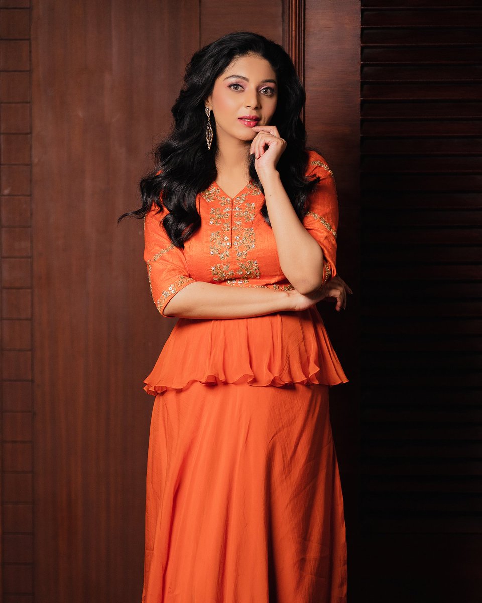 ungalsanam's tweet photo. Some tang and sweet to beat the summer heat ๐งก
#tangytuesday #peplumstyles #indowestern #vibhafashionhouse #shotsbyad #jenitabhaskarmakeover https://t.co/opHjA0plxM
