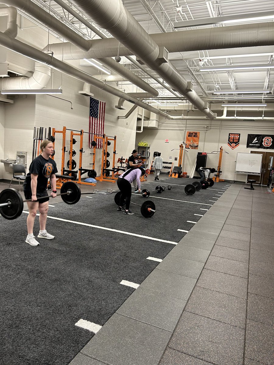 TF_Burkhardt's tweet image. Great AM workouts with NOHS Girls throwers! #girlpower #StrengthTraining #NOHS #throwhardandfar