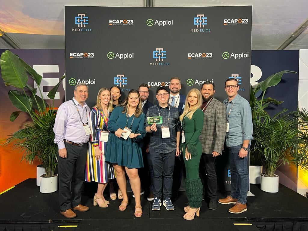 Apploi's tweet image. Needless to say, we’re having a fantastic time at #ecap! Stop by for a drink, a chat, some time in our oxygen bar, and to learn more about Apploi! And swipe to see our staff with a VERY special guest.
