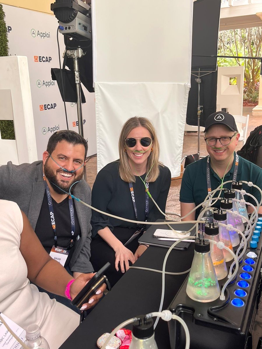 Apploi's tweet image. Needless to say, we’re having a fantastic time at #ecap! Stop by for a drink, a chat, some time in our oxygen bar, and to learn more about Apploi! And swipe to see our staff with a VERY special guest.