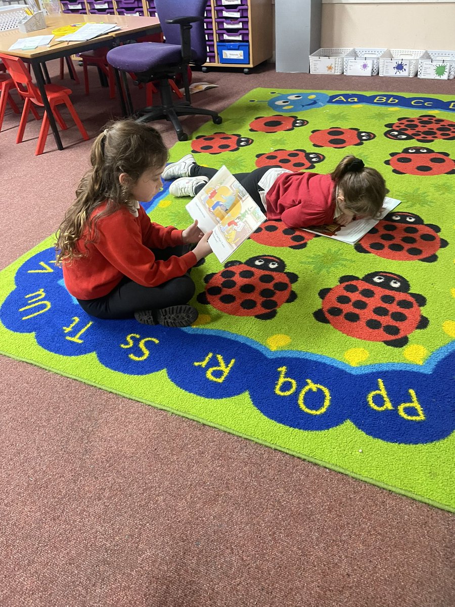 MissOrrP2's tweet photo. DEAR - Drop Everything and Read. 📖 @DeansPrimary @Deans_Reading https://t.co/J0IWxHxgha