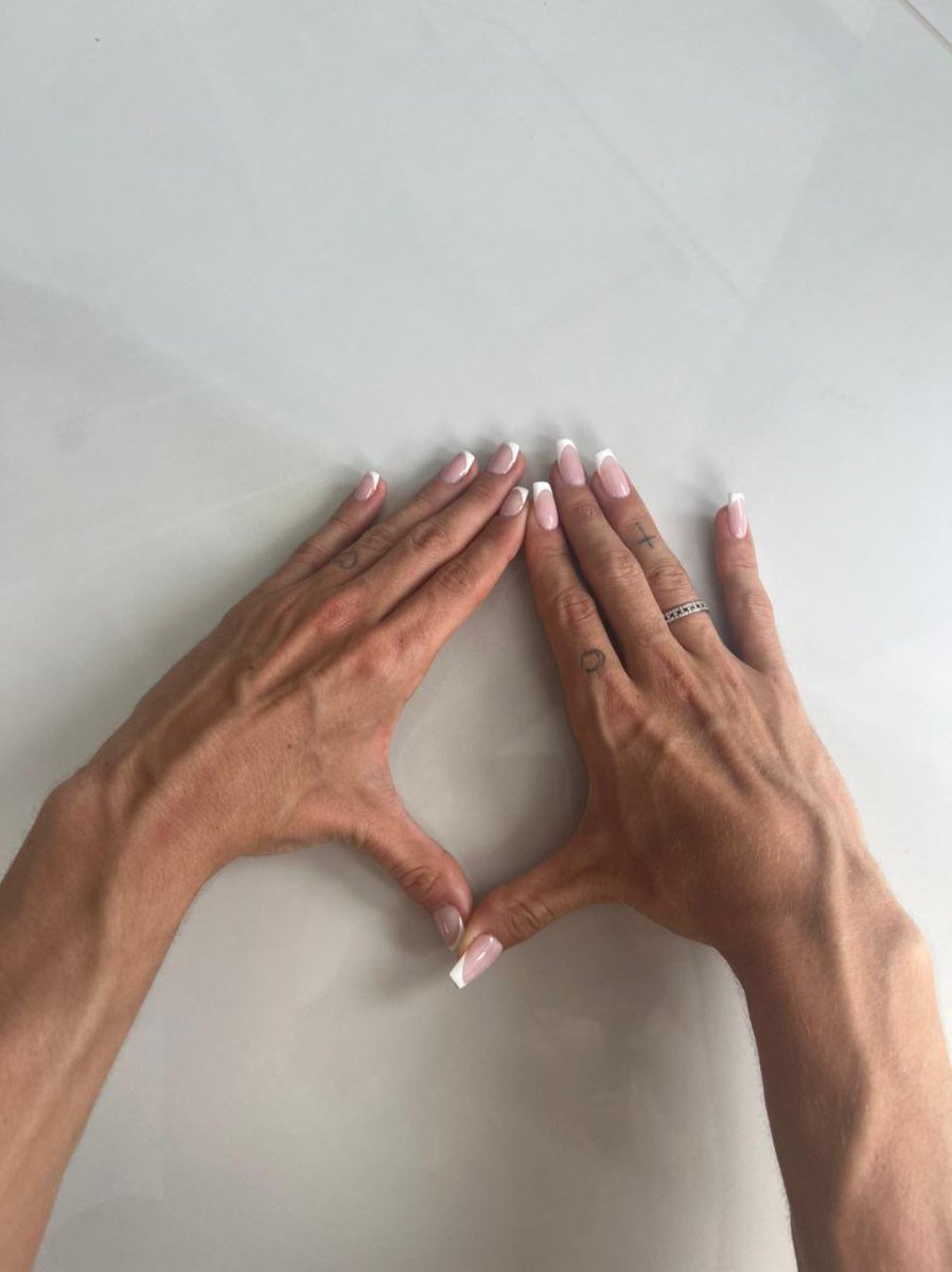 Maiores mitos sobre vulva e higiene íntima - a thread.

Todo mundo ri, mas será que todo mundo entende? 👀

A médica Dra. Lari Cassiano e eu, preparamos uma thread para explicar tintin por tintin alguns assuntos polêmicos que rodam por aí. Começando por esse! 

#CerejaLivre