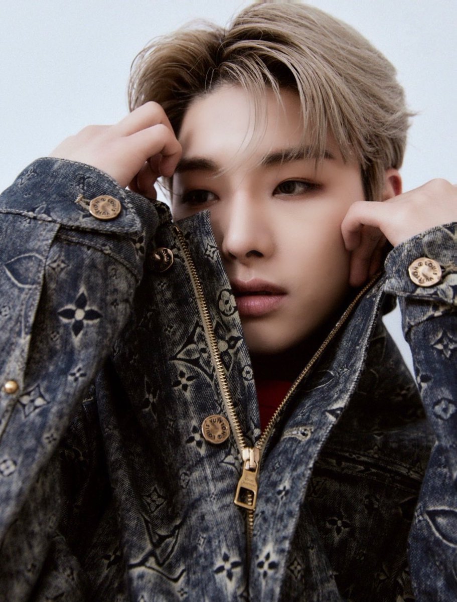 OCJNEWBIES's tweet photo. men’s uno magazine shooting behind photos 📸⁣⁣

@LouisVuitton

#OCJNEWBIES #오씨제이뉴비스 
#LEX #렉스
#OCJENT #ONECOOLJACSO #원쿨잭소
#mensunohk
#LOUISVUITTON https://t.co/IYDUx3AyCx