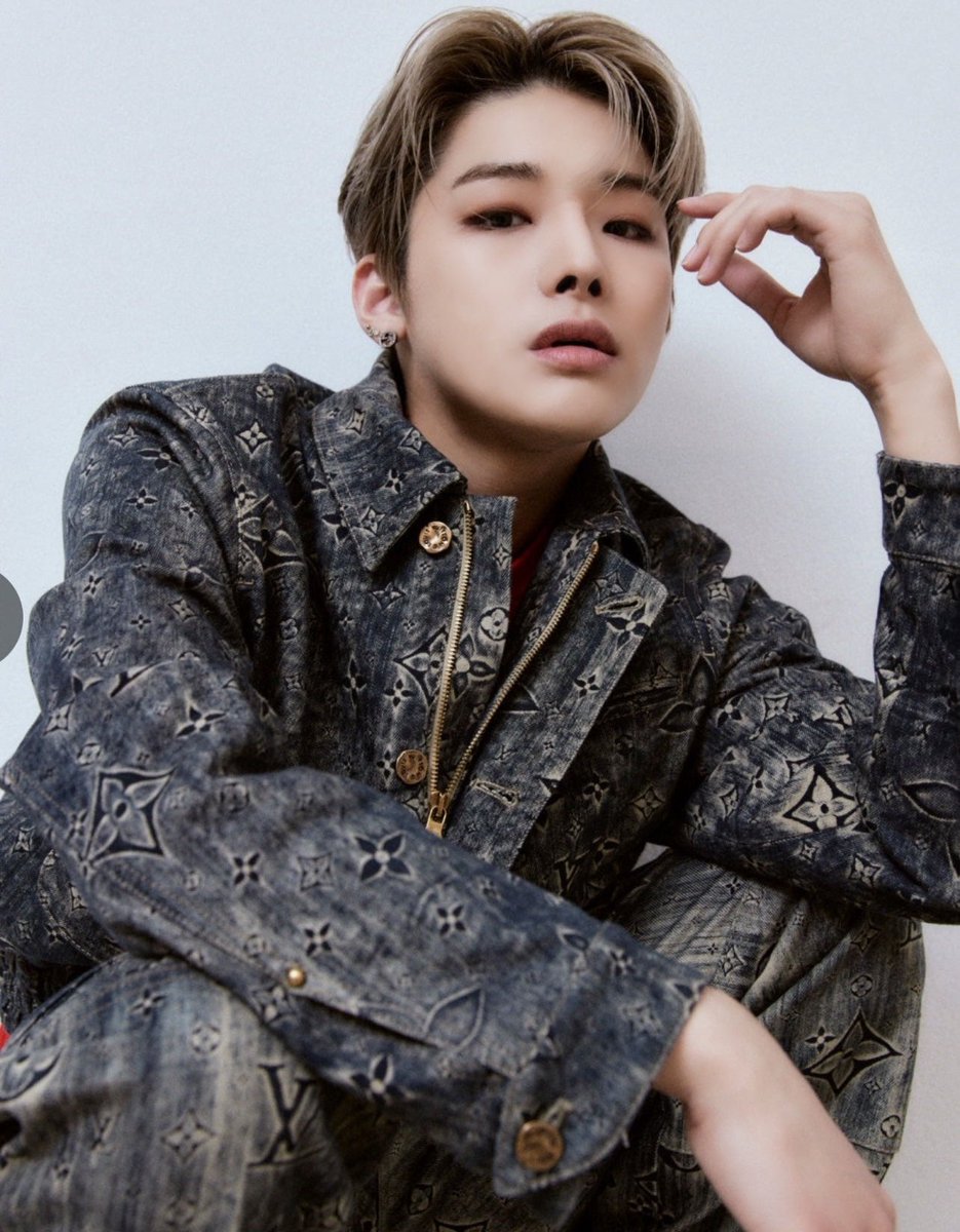 OCJNEWBIES's tweet photo. men’s uno magazine shooting behind photos 📸⁣⁣

@LouisVuitton

#OCJNEWBIES #오씨제이뉴비스 
#LEX #렉스
#OCJENT #ONECOOLJACSO #원쿨잭소
#mensunohk
#LOUISVUITTON https://t.co/IYDUx3AyCx