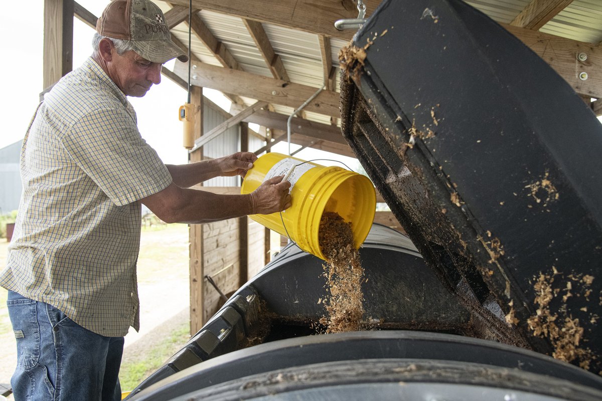 #Vermont’s pioneering food waste laws are popular, but vexing issues remain.

The good:
-Most #VT-ers are composting
-Food scrap separation ⬆️48%

Issues:
-26% confused
-20% say composting is hard
-Lack of biodegradable container solutions

🚨#UVMresearch: go.uvm.edu/3g2up