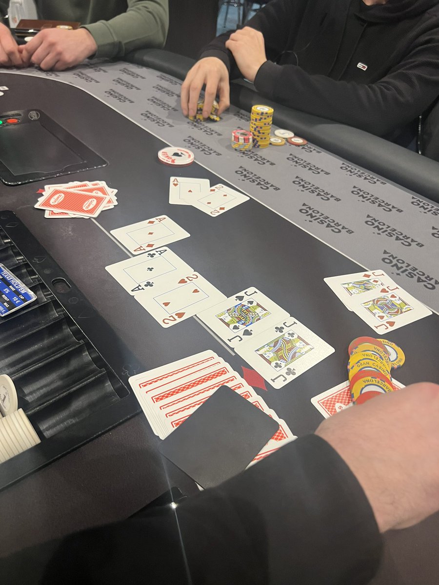 FilippoMaatri's tweet photo. Petit 0,01% au casino de Barcelone https://t.co/EcH28m1Z2v