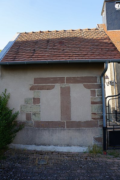 MonumentumFr's tweet photo. Ossuaire à #Barst (#Moselle) Construction 1er quart XIXe siècle. Ossuaire (ancien) (cad. 16 30) : inscription par arrêté du 23 novembre 1987.
Suite 👉 https://t.co/WSBvwEQhUP
#Patrimoine #MonumentHistorique https://t.co/99QoXlaz0Q