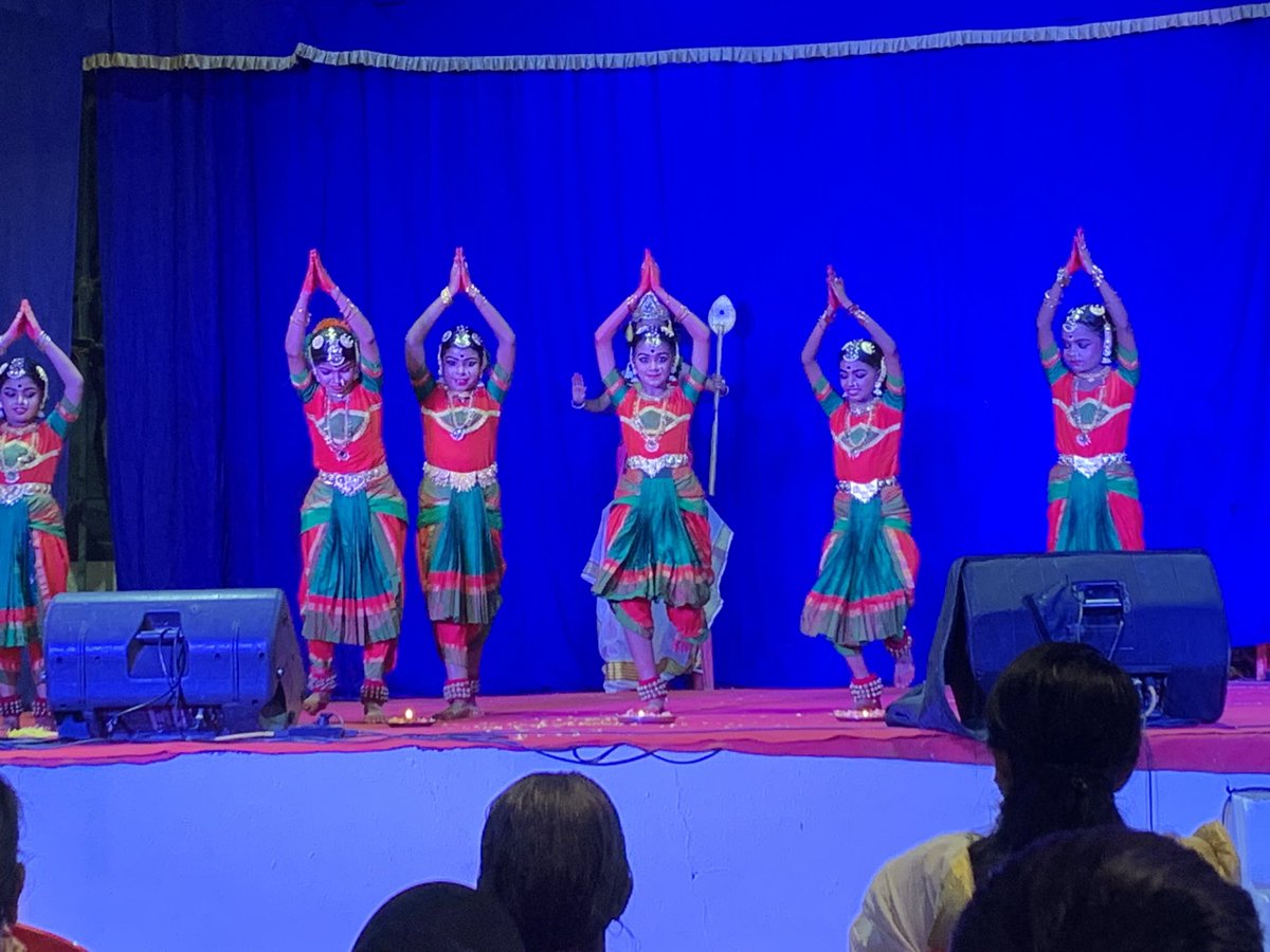 BigCrackPot's tweet photo. Mesmerising dance Performance by talented dancers at near by temple #eloor #kochi #kerala https://t.co/oViwGNyN4Y