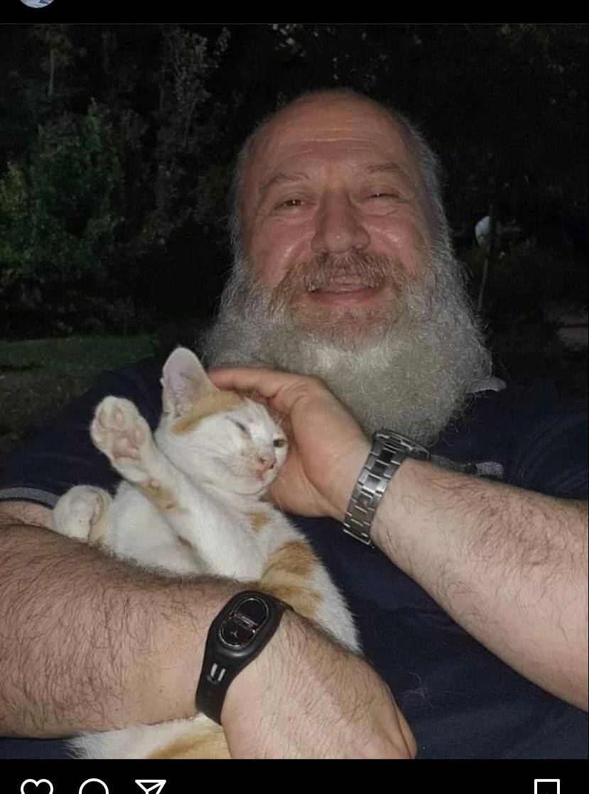 endi_1907's tweet photo. Arkadaşımın babası bugün yine ses vermiş hala hayattalar bölgede insanlar var ama vinç gerekiyor gelecek demişler hala gelmemiş lütfen duyuralım

İsmi: Mehmet İzzet Okay

Adres: Atatürk caddesi, general şükrü kanatlı mahallesi, özat apt. mahveli cafenin karşısında  Antakya/Hatay https://t.co/XKo839H2y9