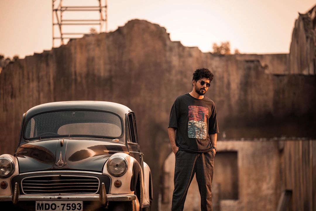 hiphoptamizha's tweet photo. Music Video dropping on Valentines day ✌🏻😁❤️#tamilhiphop #independentmusic #hiphoptamizha https://t.co/gnaz9E8UJk