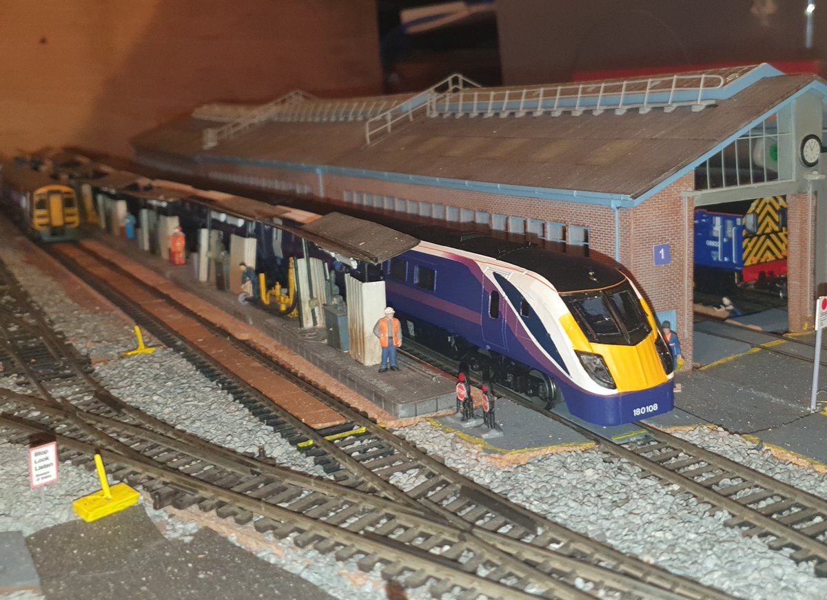 DepotHyde's tweet image. Class 180108 stops by the TMD for fueling and a maintenance check. 

#Class180