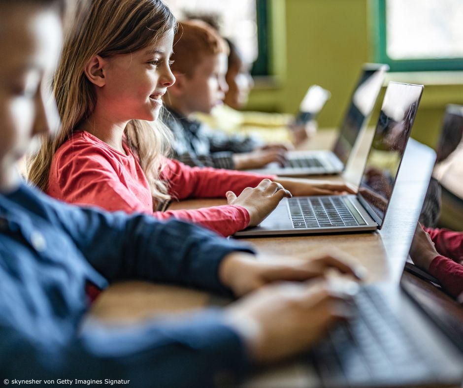 Mit digitalen Lernspielen nachhaltig handeln! Bei den Serious Games „Project Planet“ &amp; @keepcoolgame setzen sich Schüler:Innen spielerisch mit Nachhaltigkeitsthemen auseinander #DBUprojekt. t1p.de/ihd8j