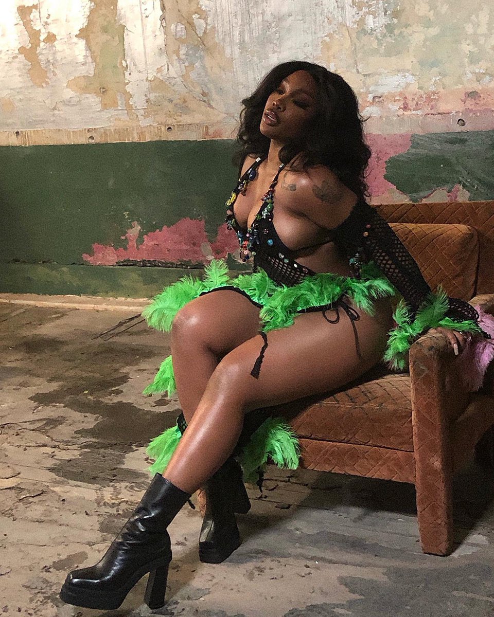 ChartingSZA's tweet photo. “Shirt” becomes @SZA’s 2nd single to reach #1 on US Urban Radio. https://t.co/LCDJyvrVuD