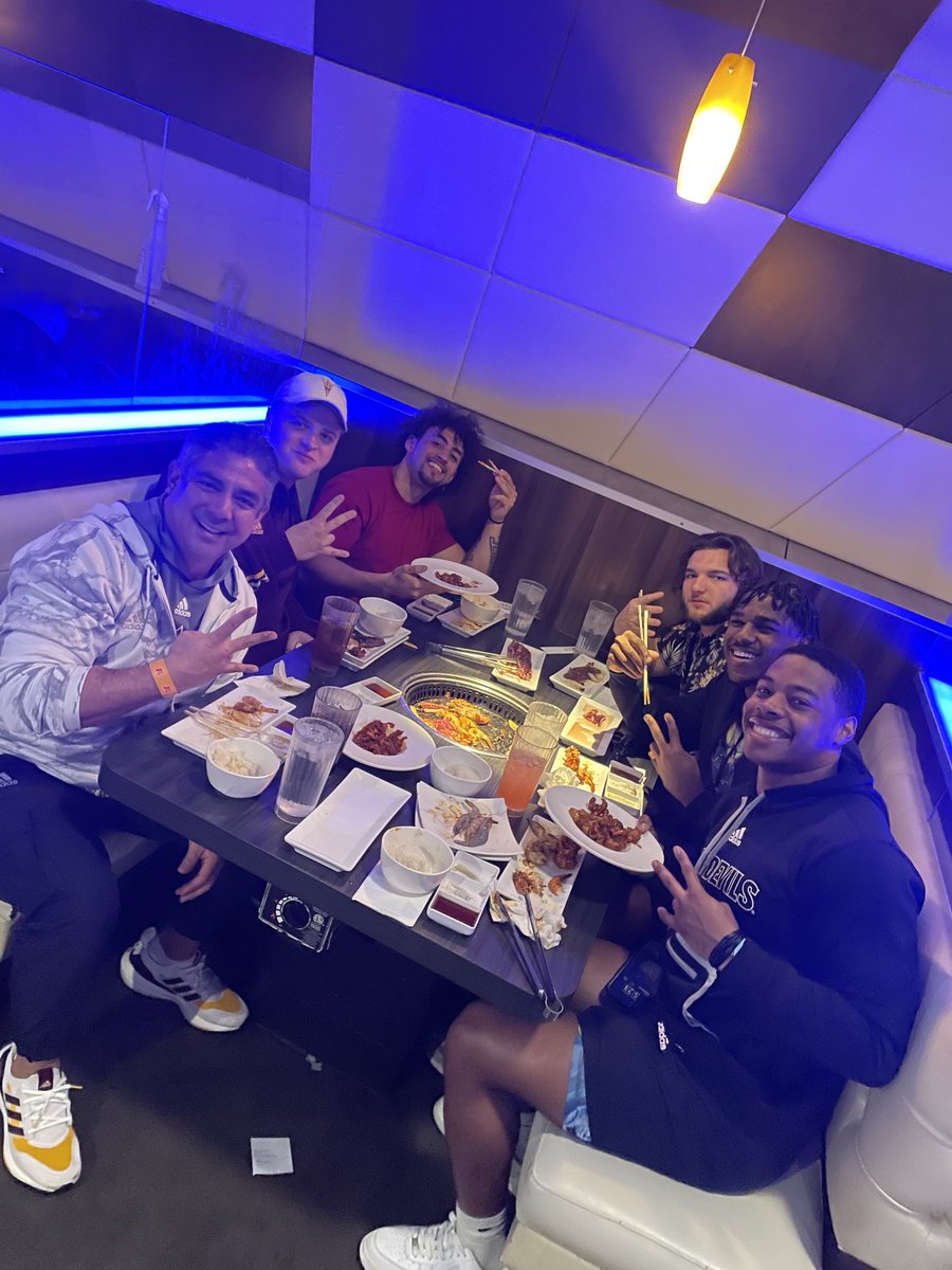 Dinner with the RB’s. Great dining experience! Forks Up!! 🔱🤙🏽