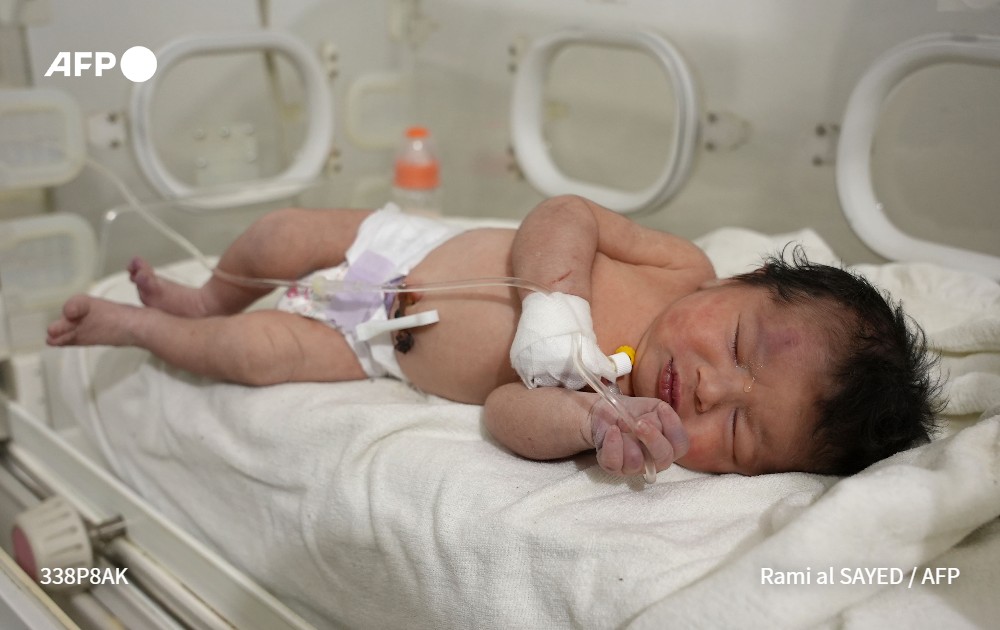 stephanie_ysf's tweet photo. 'The miracle baby'

This Syrian newborn who was found alive still tied by her umbilical cord to her dead mother under rubble, is now lying in the incubator at #Afrin hospital. She's the sole survivor of her family, the rest were killed by the earthquake that struck #Syria. #AFP https://t.co/L4HJ5j2fwC