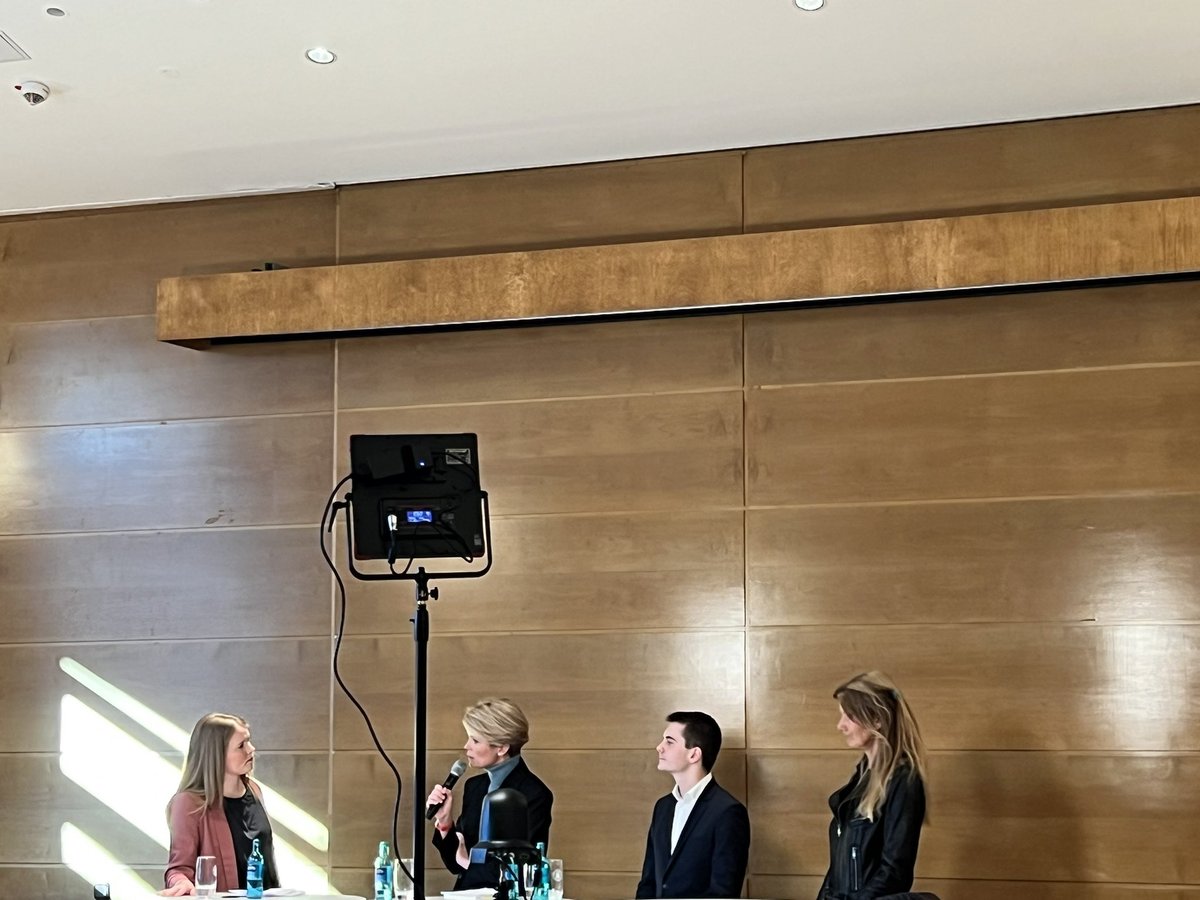 cybermobbingh's tweet photo. Das Leben im Dauerkrisenmodus führt dazu, dass Kinder und Jugendliche häufiger Opfer von #Cybermobbing werden, hebt Psychologin und Cybermobbing-Expertin Dr. Catarina Katzer bei der Podiumsdiskussion beim #SaferInternetDay hervor. #sid2023 https://t.co/TqdgzMrF3z