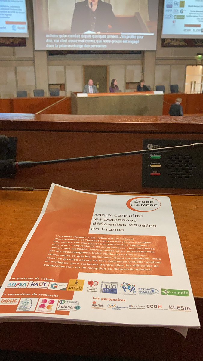 #EtudeHomere 2 300 répondants sur toute la France. 77% d’entre eux n’ont pas eu besoin d’aide pour y répondre. 5% des répondants ont moins de 5 ans. 5% entre 16 et 39 ans, 34% entre 40 et 59 ans et 56% 60 ans et plus. Les personnes aveugles sont surreprésentées dans l’étude.