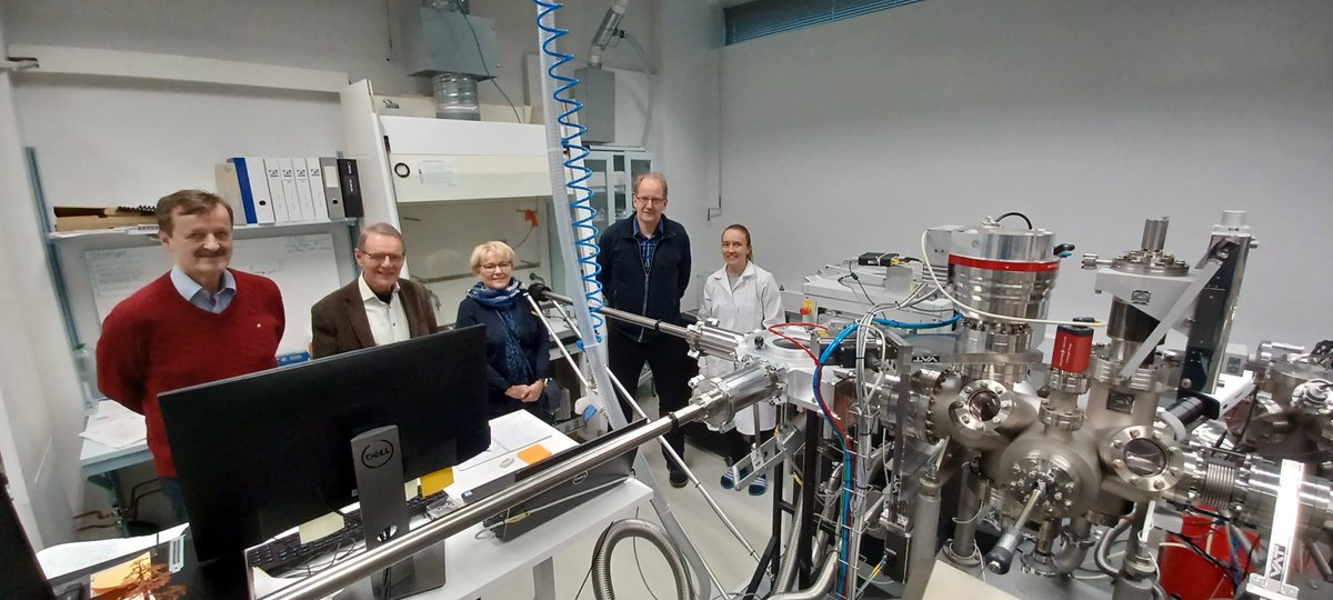 HelsinkiALD's tweet photo. Heta had today extra supervisors while working on the vacuum cluster. ALD legends Tuomo Suntola and Suvi Haukka on a visit to learn 'what is happening in the forefront of science', as Tuomo has always kept on asking. https://t.co/Ni1DhD1OVk
