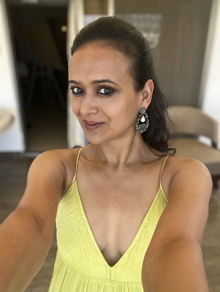 I am in the business of “Sukh” - an ancient Sanskrit word meaning health, wealth and happiness. Need some? 

#sukh #business #enterprise #womanentrepreneur #entrepreneur #newbusiness #india #world #luxury #lifestyle #life #love #precious #signup #membership