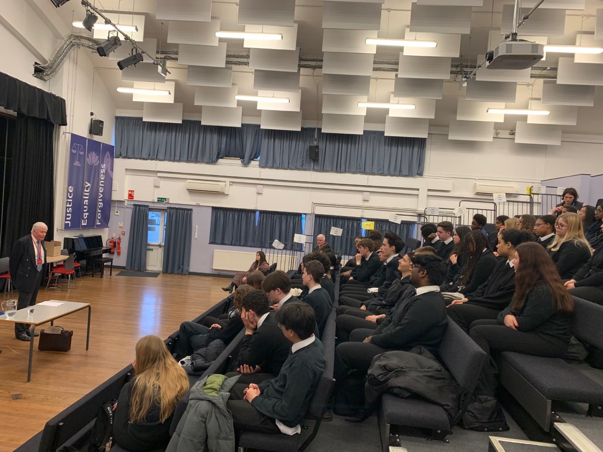 Wiseman6F's tweet photo. Thanks to @speakrs4schools for putting us in touch with Sir Win Bischoff, Chairman of  @jpmorgan   who delivered a fantastic talk to our Economics students. Full of knowledge and expertise, he handled all the though questions from the floor with such ease.  Thank you Sir Win. https://t.co/zwItr6P3ph