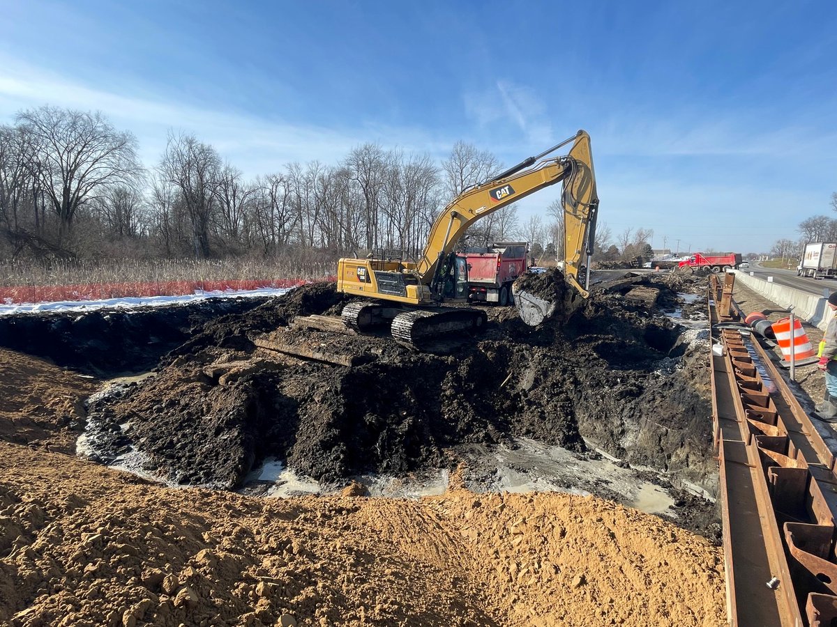 INDOTNortheast's tweet photo. Here's a look behind the barrier at the work happening on the U.S. 20 widening project in Elkhart Co. Crews have been hard at work removing the peat soil, which is unsuitable to build a roadway on top up, and backfilling it with sand. #NextLevelRoads https://t.co/MNhvhrsRh7 https://t.co/eDSuXLqROw