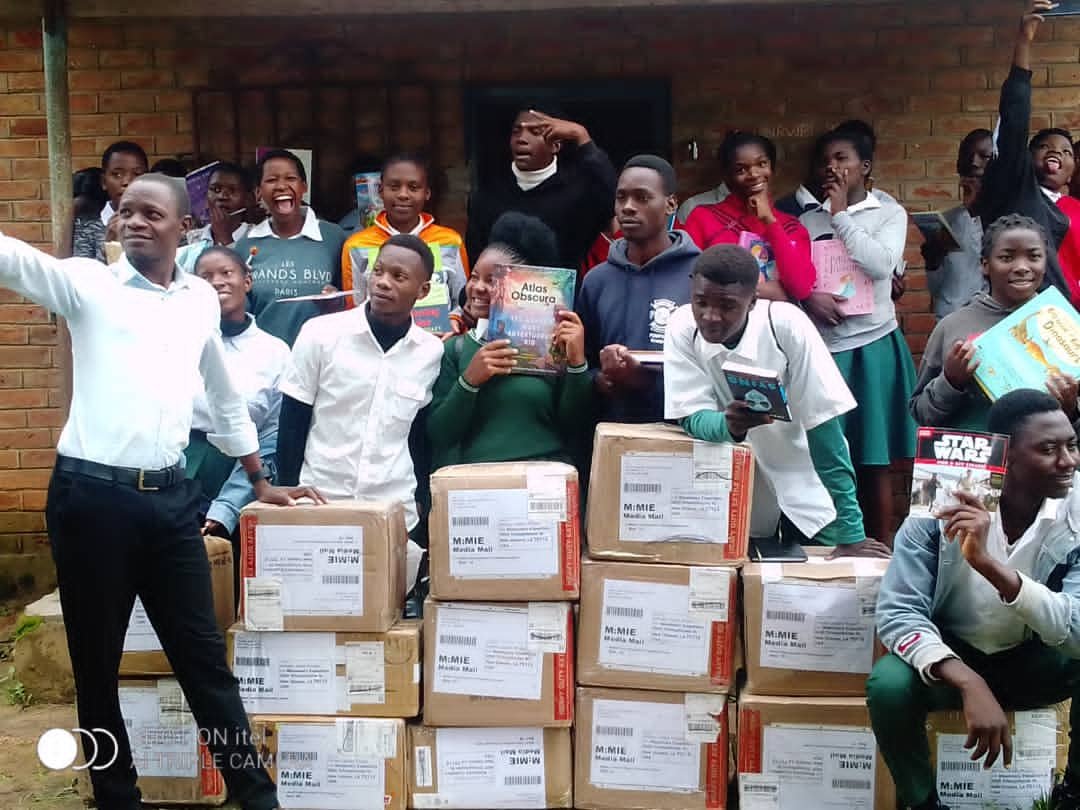 New Library Highlight: Arise & Shine Private School in Mzuzu, Malawi. From Star Wars to Atlas Obscura, the books are a hit! Sign-up now to create a library in Malawi (deadline approaching): africanlibraryproject.org/book-drives/

#newlibrary #education #ngo #malawi #bookdrive #newbookfeeling
