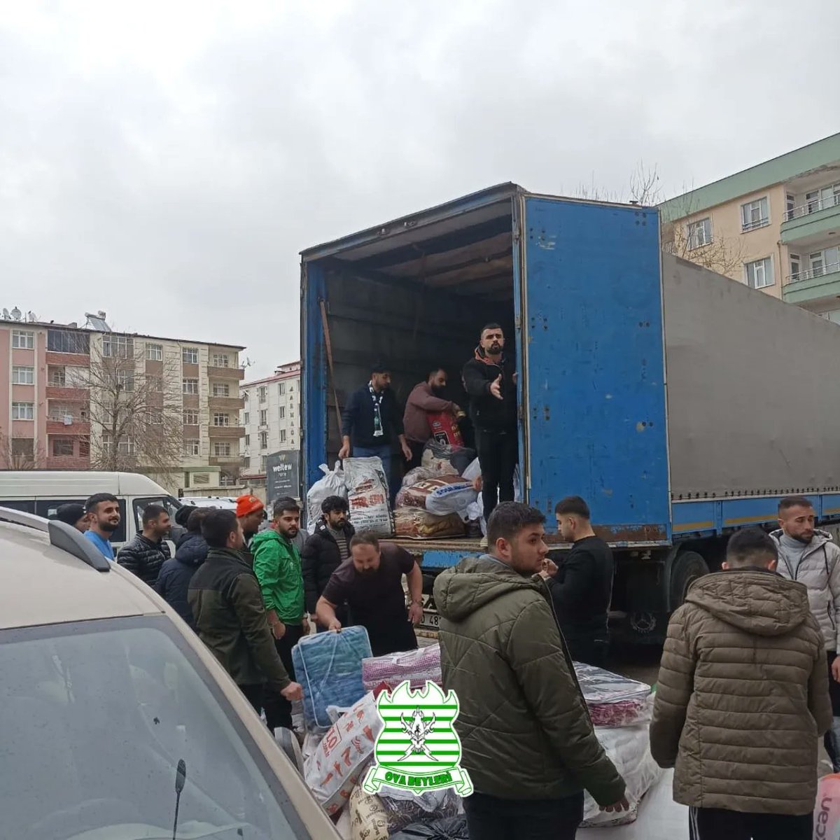 BİZ HEP BİRLİKTEYİZ 

Ova Beyleri Taraftar Grubu olarak ülkemizde gerçekleşen büyük depremden etkilenen depremzede vatandaşlarımıza ulaşacak yardım tırımız yola çıkmak üzere! 

#OvaBeyleri 
#deprem