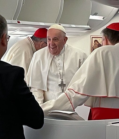 "Let us lay down the weapons of hatred and revenge, in order to take up those of #prayer and #charity. Let us accept one another and love one another, as God loves us. Let us cherish the good that we are, and not allow ourselves to be corrupted by evil!" Pope Francis