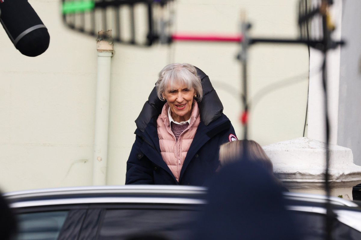 TomWrenPhoto's tweet photo. Millie Gibson and Anita Dobson on set in Bristol for the filming of Dr Who @SWNS 

#bristol #drwho #dwsr https://t.co/gI6rRpeKfo
