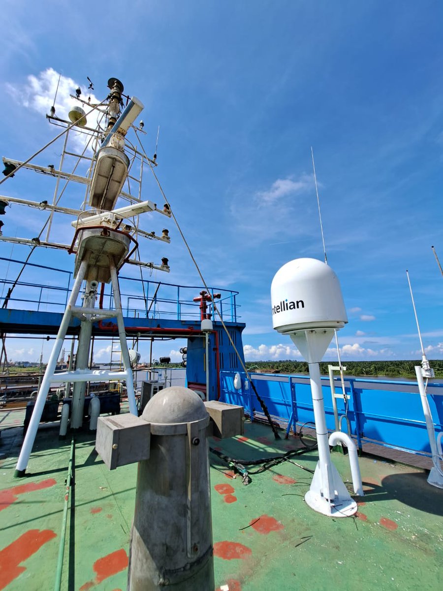 SatcomGlobal's tweet photo. Our team of engineers have been busy installing reliable, compact and affordable @Intellian #v60E Ku-band systems on board offshore tugs, anchor handling vessels, crew vessels and supply ships across Malaysia, which will deliver our groundbreaking #AuraNow flexible #VSAT solution https://t.co/9ZXegxUdSU