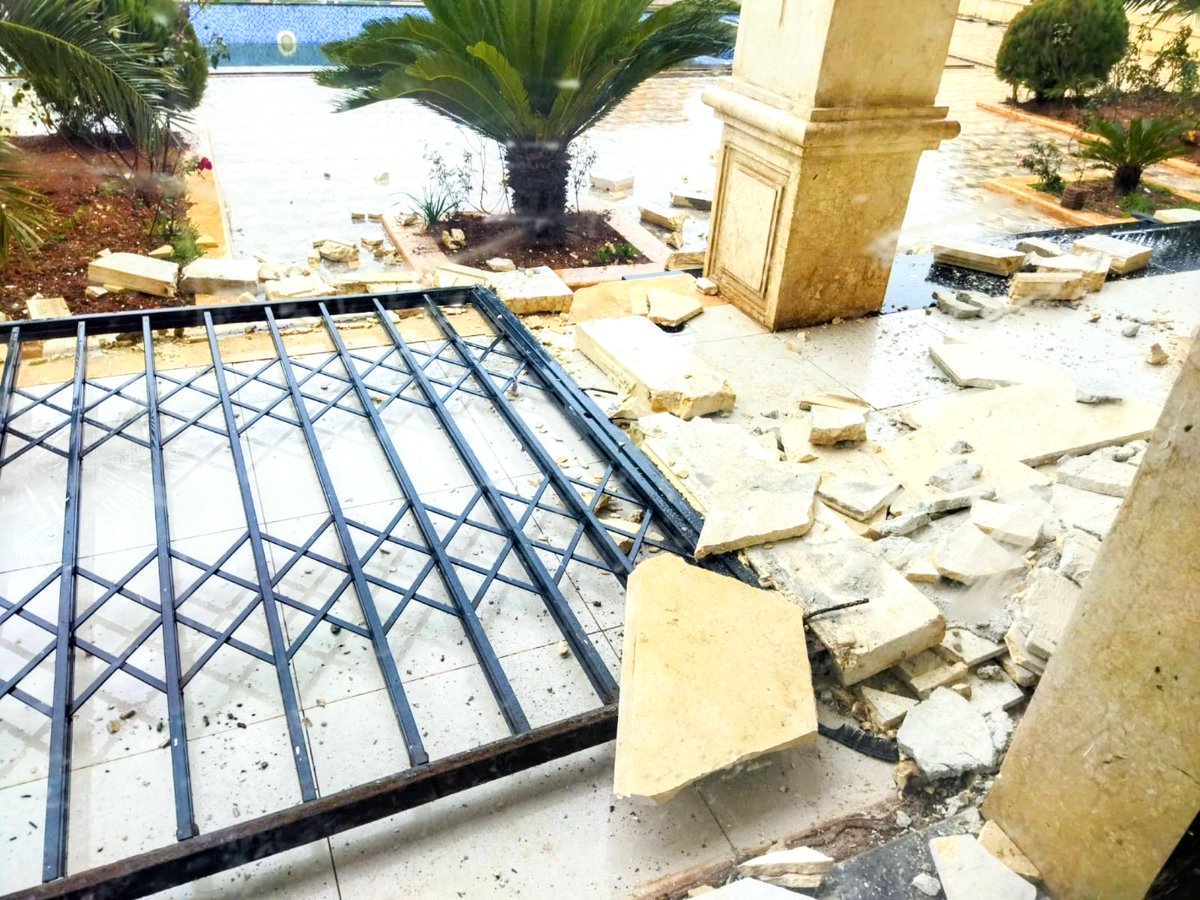 LauraMakesMagic's tweet image. My close friend Yahia was in Türkiye when the earthquake hit, and managed to escape, but his mum &amp;amp; sisters in Syria lost their home. Please donate anything you can to help them shortest.link/h3ia. Things were already precarious with the war but now their shelter is gone!