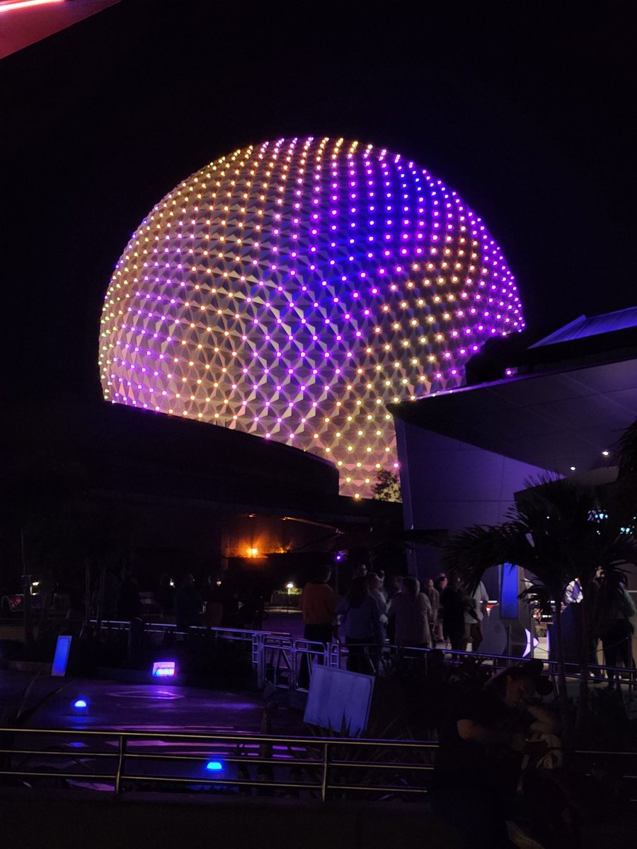 I was so tired last night I forgot to upload it my Spaceship Earth pics.