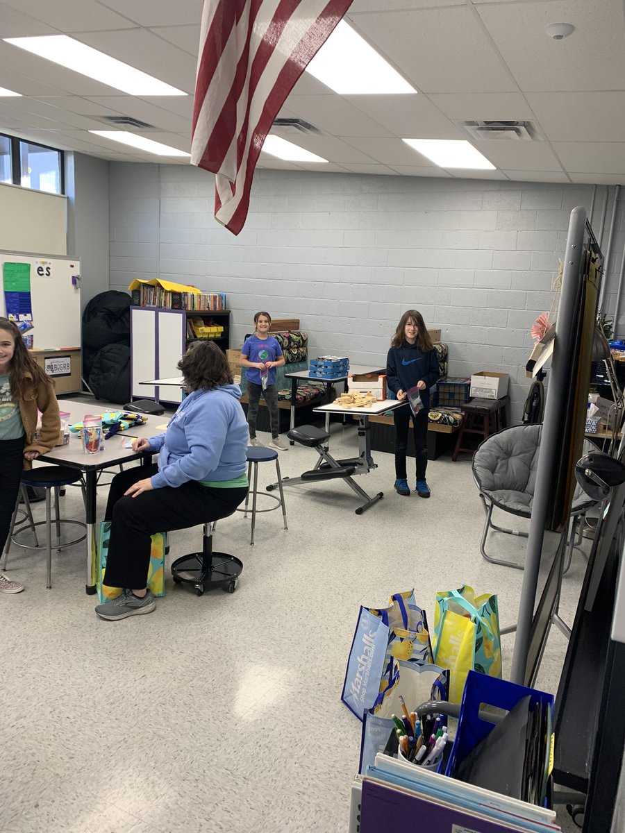 AESBulls's tweet image. Club STL came in early to assemble “Bull Bags”. These bags will then find their way to members of our community who are currently unhoused. #SpreadingKindness