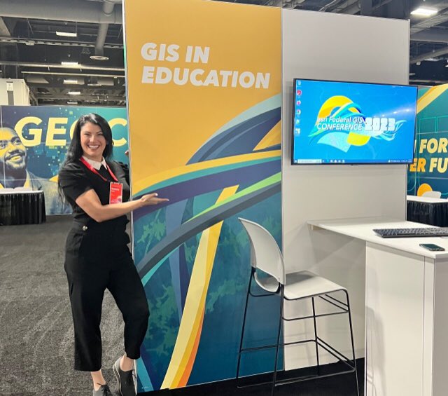 GISEd's tweet image. Visit the education booth at #FedGIS today! Expo opens at 12:30 pm (ET) see you there 🤝