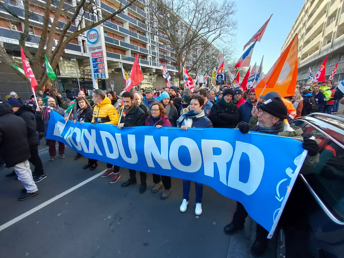 Les salariés de <a href="/lavoixdunord/">La Voix du Nord</a> bien en place dans la troisième manif lilloise contre la réforme des retraites. Aux côtés des confrères de <a href="/F3nord/">France 3 Nord Pas-de-Calais</a>.