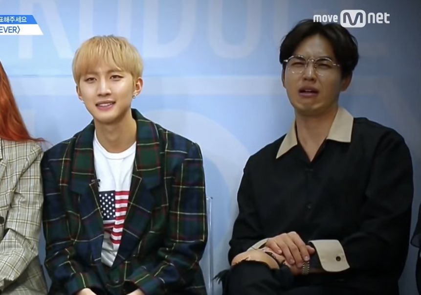 bloomzlvllet's tweet photo. hui as a producer &amp; vocal master lee seokhoon during produce 101 s2 😭 idk why i found this funny
#PENTAGON #HUI #LEHOETAEK #BOYSPLANET https://t.co/QeCJZrWG5M