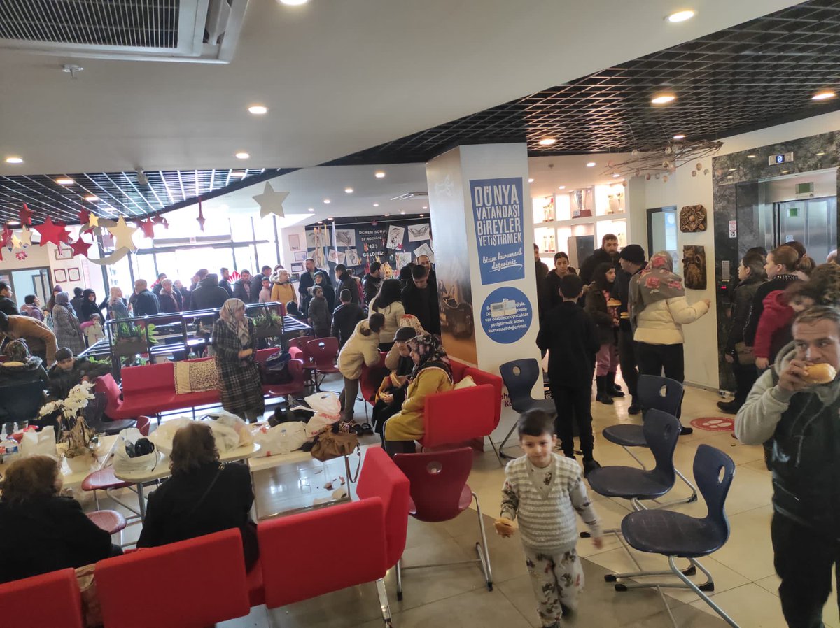 Adana, Mersin, Antep, Urfa, Mardin, Kayseri, Diyarbakır,İskenderun, Osmaniye, Hatay Kampüslerimizi yemek ve barınma için açan,dünden beri kendileri de depremzede olmalarına rağmen yorulmadan misafirlerini ağırlayan tüm çalışma arkadaşlarımıza teşekkürler 🙏#başımızsağolsuntürkiye