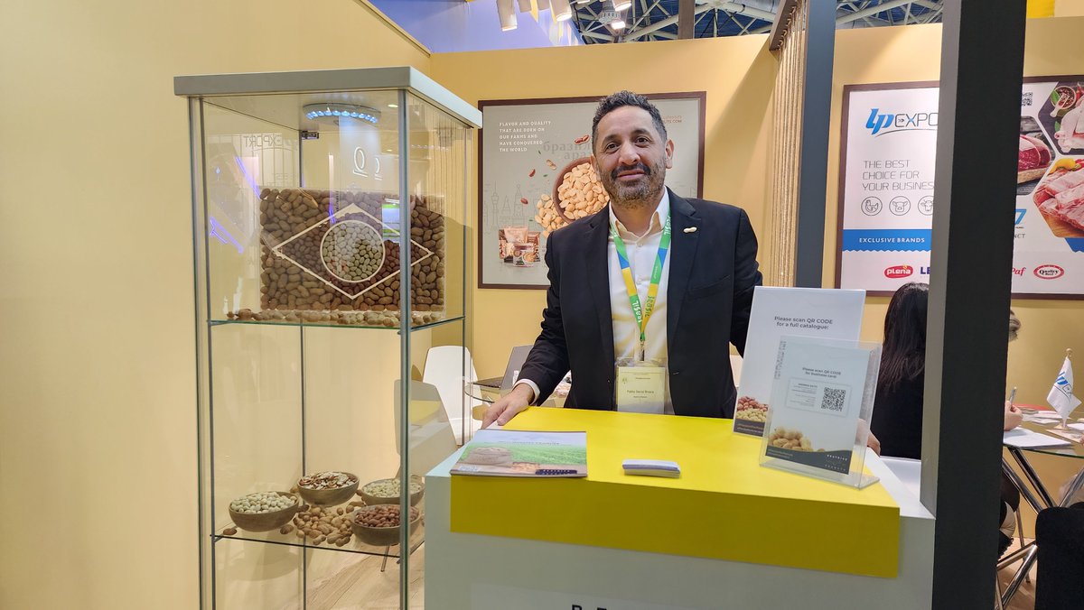 ApexBrasil's tweet photo. A Beatrice Peanuts levou para a #Prodexpo a alta qualidade da sua produção de #amendoim. No ano passado, o Brasil exportou 108,9 milhões de dólares em amendoins para a Rússia. #ApexBrasil #ComercioInternacional https://t.co/uk0okYLfaI