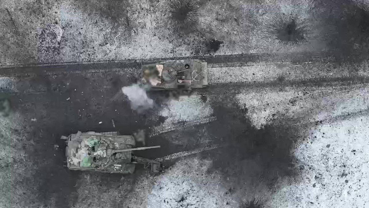 kardinal691's tweet photo. Another "successful" offensive of the #Russian army in the #Vugledar area on the positions of the #72nd brigade of the Armed Forces ended with the following figures - destroyed:
👊 #BMP_1;
👊 #BMP_2;
👊 #T_80BV tank with minesweeper. https://t.co/ePAj5mMgyz