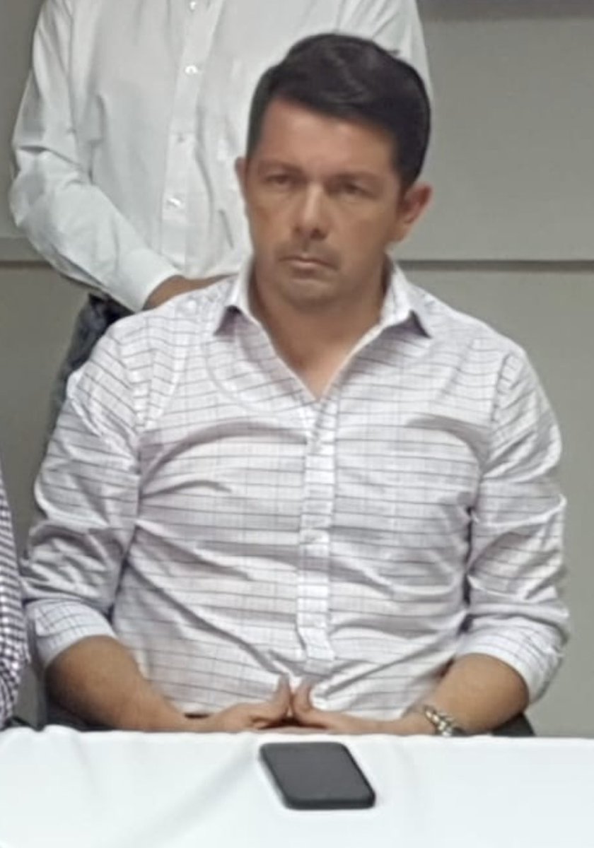 RujidoSideral's tweet photo. En esta semana sabremos el desenlace. Aunque, tanto lo AMA que lo sigue teniendo al lado. Qué #assco Don #Fiassco https://t.co/Vgix9WmfhI