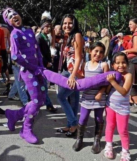 Sondeo Tuitero 

Está de acuerdo que los niños participen en desfiles de la comunidad LGBTI?

NO: 🔃
SÍ: ♥️